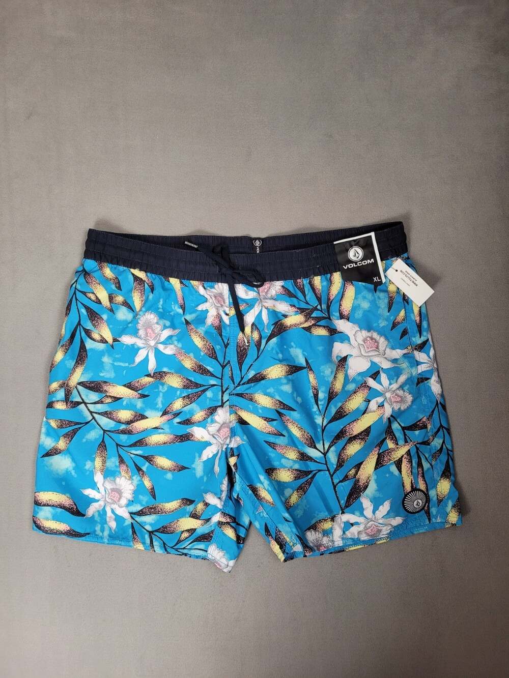 Volcom Mens Beach Bunch Truck 17in Blue Combo XL